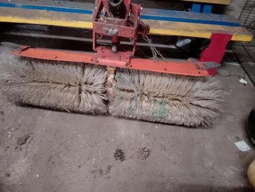 Manege Rol borstel 110 front voor minitrekker gutbrod 1020, Tuin en Terras, Veegmachines, Gebruikt, Ophalen