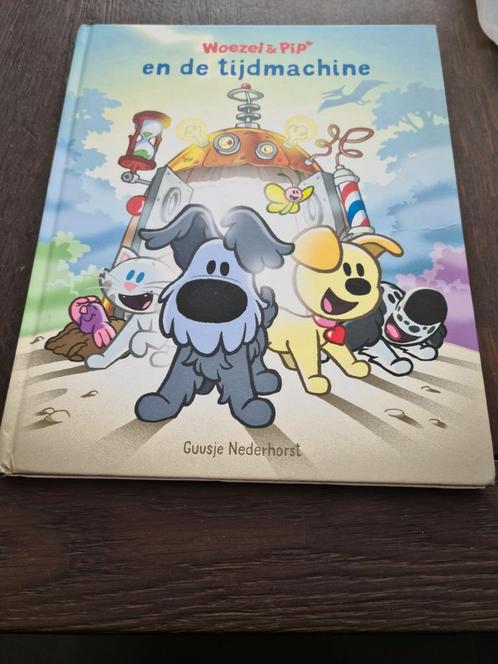 Guusje Nederhorst - Woezel & Pip en de tijdmachine, Boeken, Kinderboeken | Jeugd | onder 10 jaar, Zo goed als nieuw, Ophalen of Verzenden