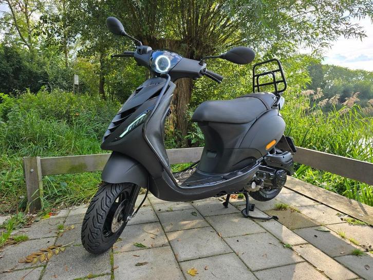 Piaggio zip 2022 brom, Fietsen en Brommers, Scooters | Piaggio, Zo goed als nieuw, Zip, Maximaal 45 km/u, Benzine, Ophalen
