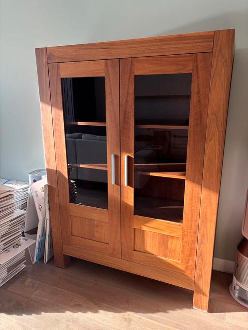 Notenhouten vitrinekast H180xB131xD50, Huis en Inrichting, Kasten | Vitrinekasten, Gebruikt, 150 tot 200 cm, 100 tot 150 cm, 50 tot 75 cm