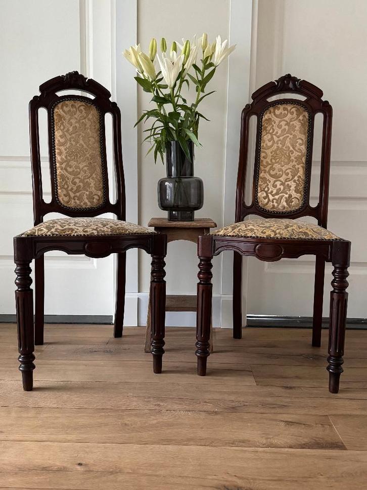 Twee mooie antieke stoelen – in massief hout !, Antiek en Kunst, Antiek | Meubels | Stoelen en Banken, Ophalen