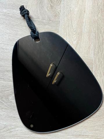 Zwarte Spiegel met Touw beschikbaar voor biedingen