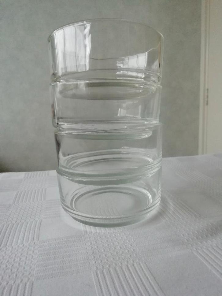 Vier glazen schaaltjes voor toetje nootjes enz., Huis en Inrichting, Keuken | Servies, Zo goed als nieuw, Schaal of Schalen, Effen