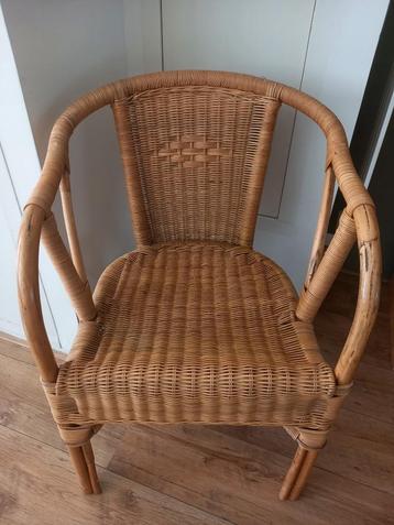 Rotan stoel beschikbaar voor biedingen