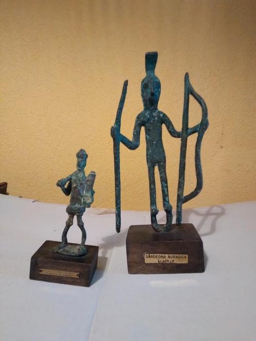Twee bronzen beeldjes - Sardinië Nuragica & Franco d'Aspro, Antiek en Kunst, Kunst | Beelden en Houtsnijwerken, Ophalen of Verzenden