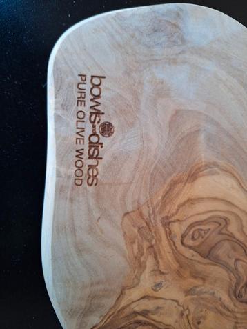 Olijfhouten Serveerplank Bowls & Dishes beschikbaar voor biedingen