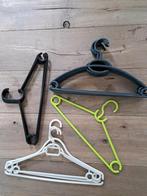 14 gekleurde kledinghangers mag gratis bij andere aankoop, Ophalen of Verzenden, Zo goed als nieuw, Kunststof, Kinderen en Volwassenen