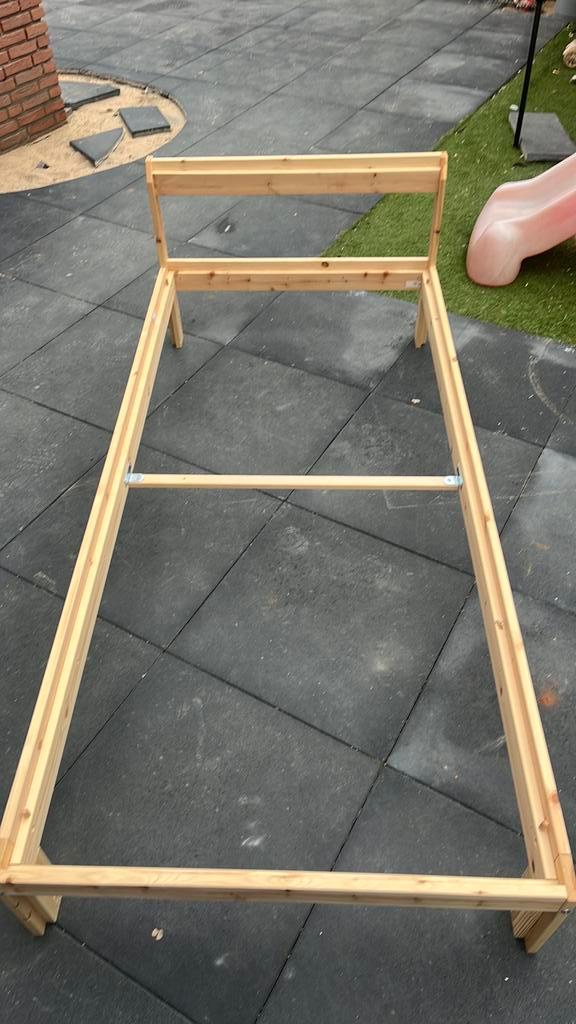 Een persoonsbed frame inclusief lattenbodem, Huis en Inrichting, Slaapkamer | Bedden, Zo goed als nieuw, Eenpersoons, 90 cm, Hout