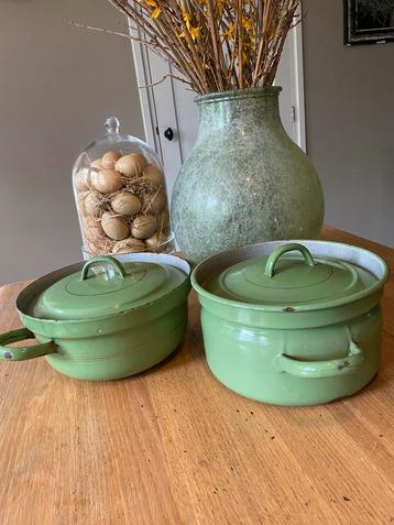 Brocante emaille ( braad) pannen in reseda groen  beschikbaar voor biedingen
