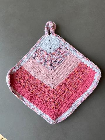 Nieuwe roze/witte gehaakte pannenlappen, maat 24 x 24 cm beschikbaar voor biedingen