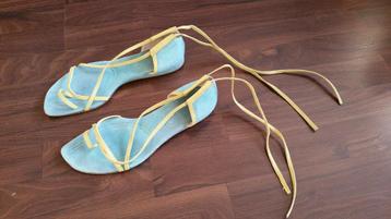 Puma sandaaltje turquoise met enkelkoorden maat 40 beschikbaar voor biedingen