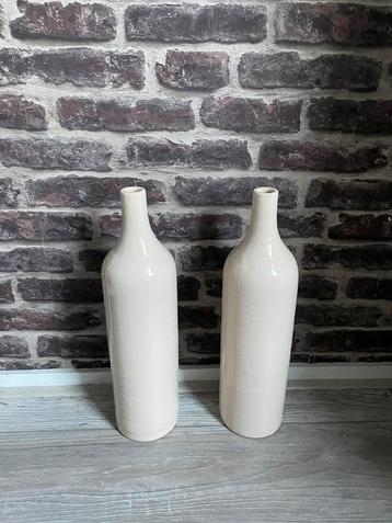 2 grote sierflessen beschikbaar voor biedingen