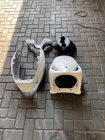 Nieuwe kappenset piaggio zip wit 4 delig beschikbaar voor biedingen