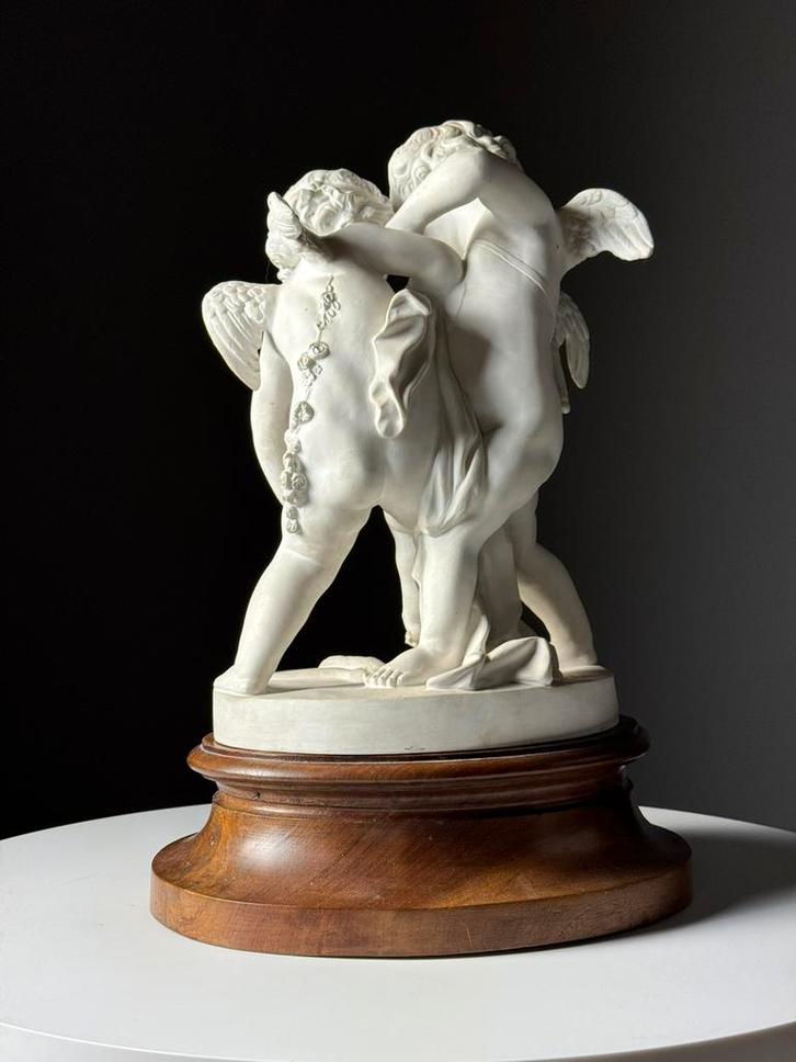Biscuit beeld van 2 putti’s, Antiek en Kunst, Antiek | Porselein, Ophalen