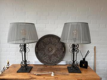 Te koop mooie set tafellamp inclisief kap