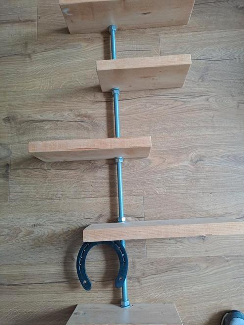 Planken wanddecoratie - hoefijzer, Huis en Inrichting, Woonaccessoires | Wandplanken en Boekenplanken, Zo goed als nieuw, Ophalen