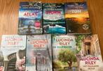 Lucinda Riley  Atlas/Storm/Zon + nog 4 boeken, Boeken, ; Lucinda Riley en Harry Whittakker - Atlas, Ophalen of Verzenden, Zo goed als nieuw