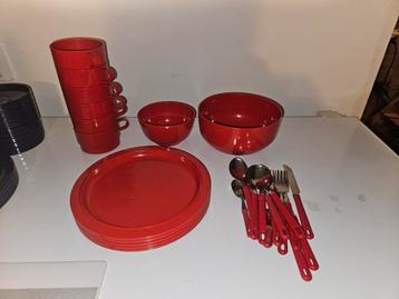 Rood Mepal Camping Servies beschikbaar voor biedingen