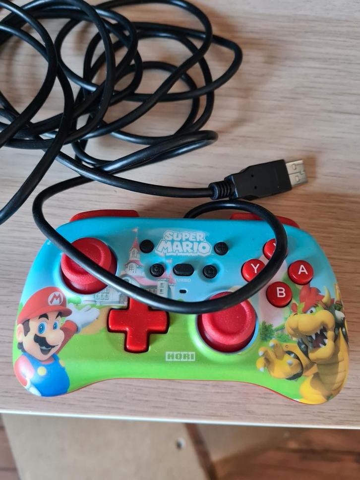 Hori Nintendo SWITCH Controller + 3x Mario CAPS, Spelcomputers en Games, Games | Nintendo Switch, Gebruikt, Ophalen of Verzenden