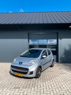 Peugeot 107 1.0 12V 5DR 2012 Grijs, Auto's, Voorwielaandrijving, Stof, Zwart, 4 stoelen