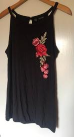 Zwarte top 38 met decoratieve bloem, Kleding | Dames, Tops, Ophalen of Verzenden, Zo goed als nieuw, Maat 38/40 (M), Zwart