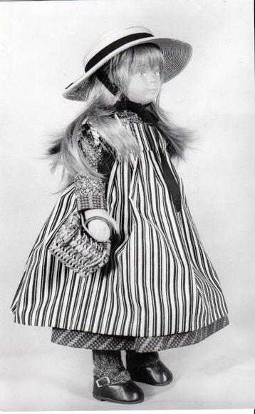 Vlaardingen - poppen van Peter Schenk. Mooie ansichtkaart.  beschikbaar voor biedingen