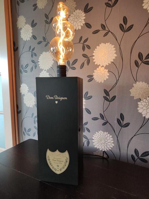 Dom Perignon champagne lamp rose en brut 3 liter kist. Uniek, Huis en Inrichting, Lampen | Tafellampen, Zo goed als nieuw, Hout