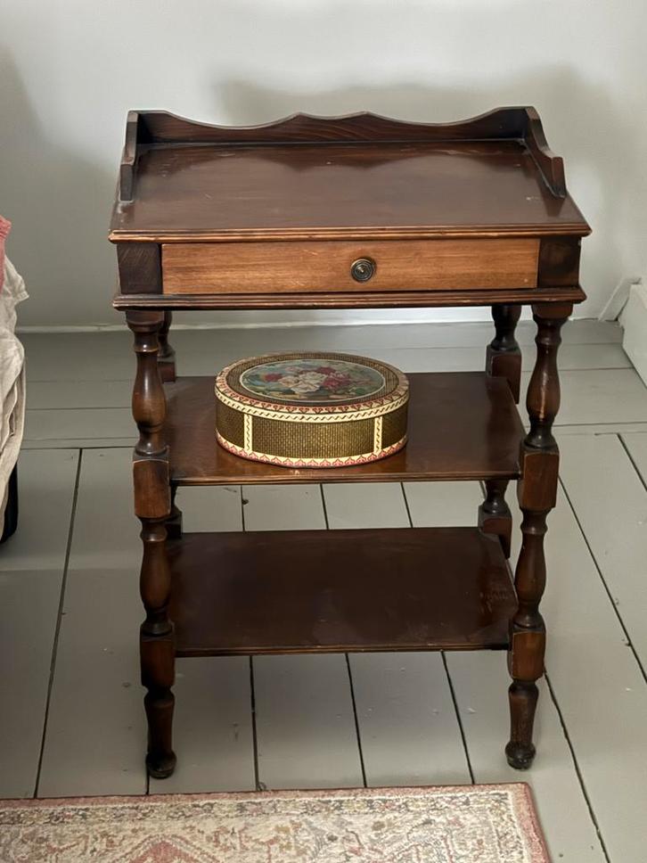 Antiek bijzettafeltje met lade, Antiek en Kunst, Antiek | Meubels | Tafels, Ophalen of Verzenden