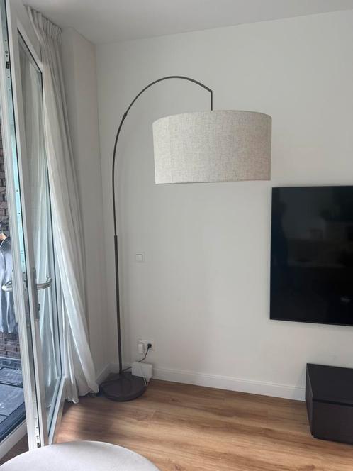 Design booglamp Westwing – grote vloerlamp met stoffen kap, Huis en Inrichting, Lampen | Vloerlampen, Nieuw, 150 tot 200 cm, Kunststof