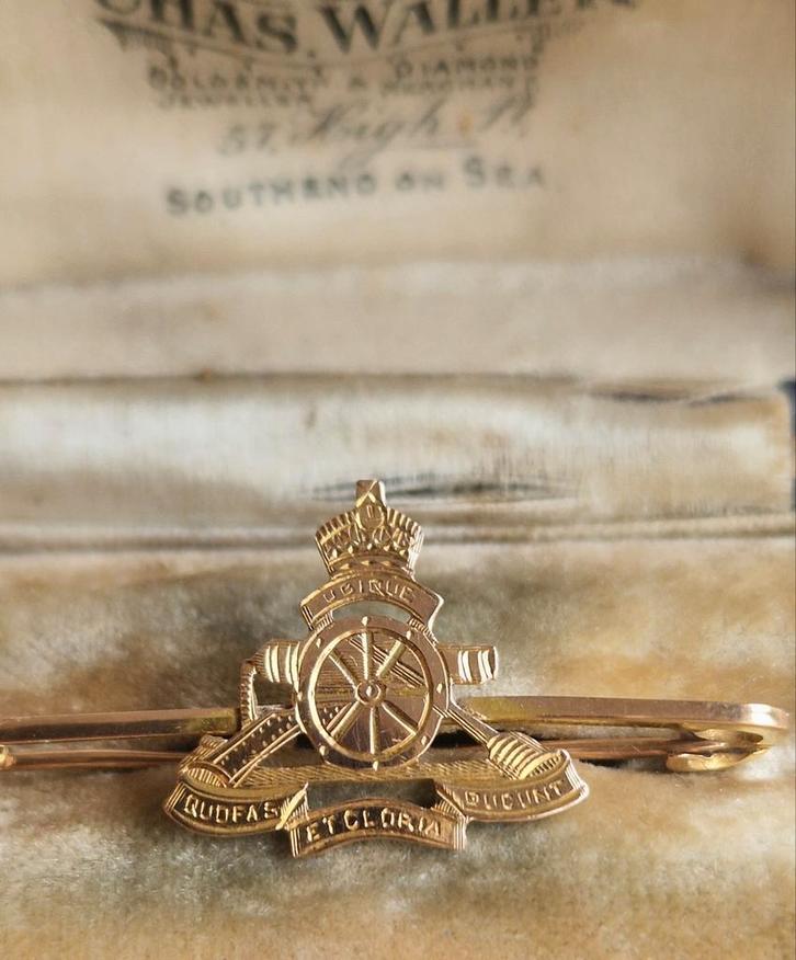 Royal Artillery 9k Sweetheart broche, Verzamelen, Militaria | Tweede Wereldoorlog, Embleem of Badge, Ophalen of Verzenden