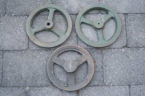 gietijzeren wiel van een machine (v-belt, polie, enz), Antiek en Kunst, Antiek | Gereedschap en Instrumenten, Verzenden