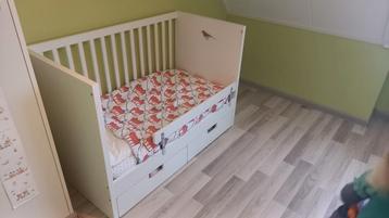 Babybed, peuterbed met witte lades STUVA beschikbaar voor biedingen