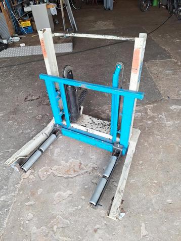 Bandenlift 700kg beschikbaar voor biedingen