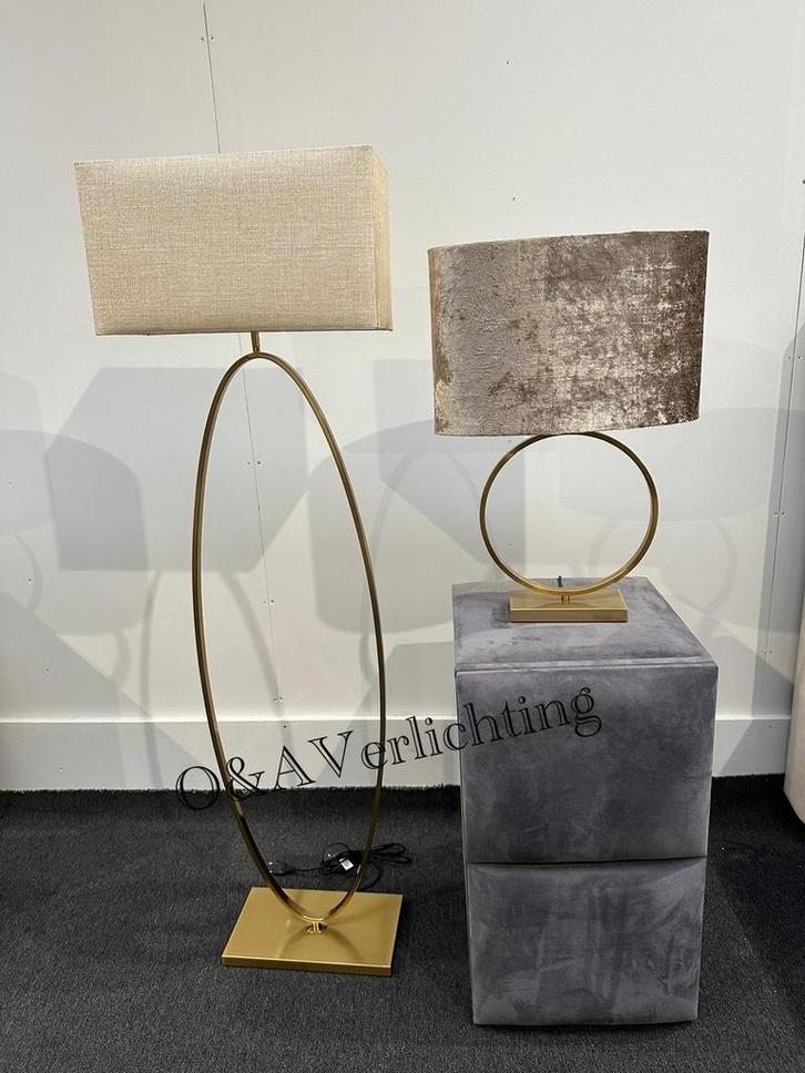 Stijlvolle Tafellamp of Vloerlamp in het mat goud of mat zwa, Huis en Inrichting, Lampen | Vloerlampen, Nieuw, Minder dan 100 cm