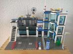 Lego 7498 Politiebureau, Kinderen en Baby's, Speelgoed | Duplo en Lego, Complete set, Ophalen of Verzenden, Lego, Zo goed als nieuw
