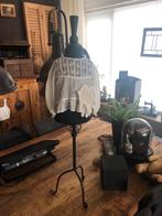 Kinderpaspop met kanten bloesje, Ophalen