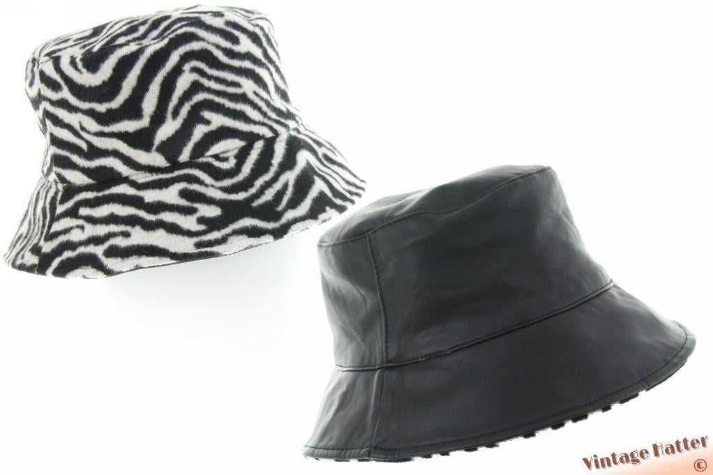 Dubbelzijdige bucket regenhoed zebra stof & zwart nepleer 57, Kleding | Dames, Hoeden en Petten, Ophalen of Verzenden, Zo goed als nieuw