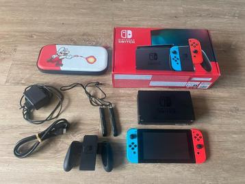 Nintendo Switch V2 Compleet in Top Staat + Beschermcase  beschikbaar voor biedingen