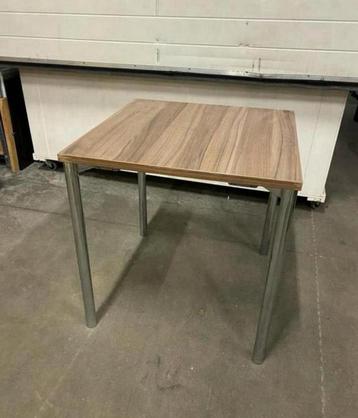 Kantoor tafel beschikbaar voor biedingen