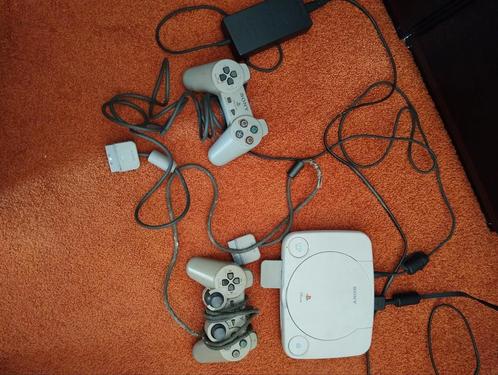 PlayStation 1 / one met controllers en memorycard, Spelcomputers en Games, Spelcomputers | Sony PlayStation 1, Gebruikt, Met 2 controllers