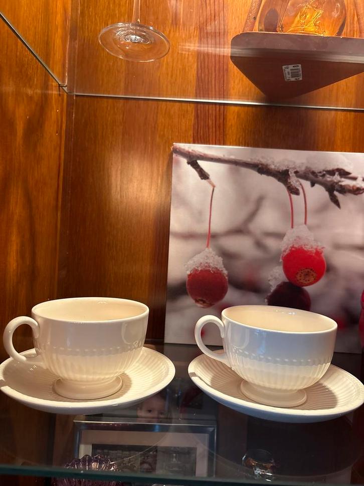 Wedgwood Kop en Schotel Edme engels , 2 theekom, Huis en Inrichting, Keuken | Servies, Zo goed als nieuw, Kop(pen) en/of Schotel(s)