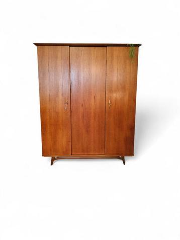 Vintage, midcentury kledingkast  beschikbaar voor biedingen