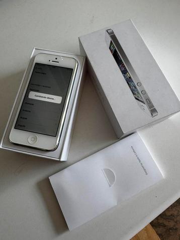 Apple iPhone 5 zilver/wit beschikbaar voor biedingen