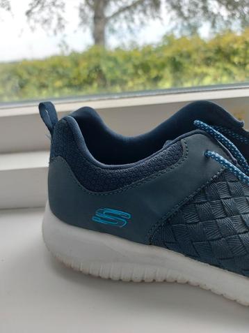 Sketchers donkerblauw met 38 beschikbaar voor biedingen