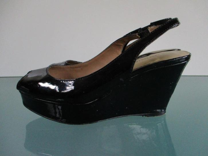 GRATIS VERZENDEN | ZARA lak zwarte sandalen 36, Kleding | Dames, Schoenen, Zo goed als nieuw, Sandalen of Muiltjes, Zwart, Verzenden