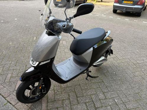 Kymco i-one X elektrische scooter 20 km gereden, Fietsen en Brommers, Scooters | Overige merken, Nieuw, Ophalen