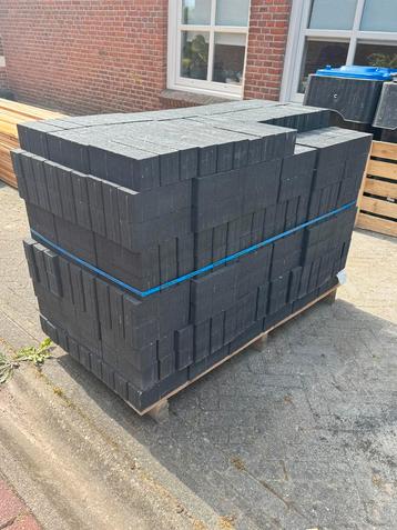 Straatstenen Kielstra dikformaat strak 8x21x7cm. 8m2 beschikbaar voor biedingen