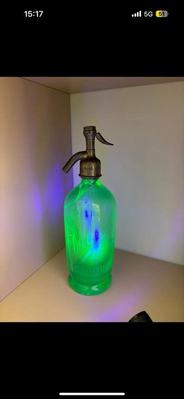 Antieke spuitfles van uranium glas beschikbaar voor biedingen