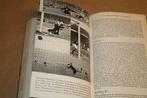 Voetbal Jaarboek 1953., Ophalen of Verzenden, Gelezen, Balsport