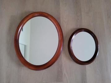 2x ovale spiegel met houten rand beschikbaar voor biedingen